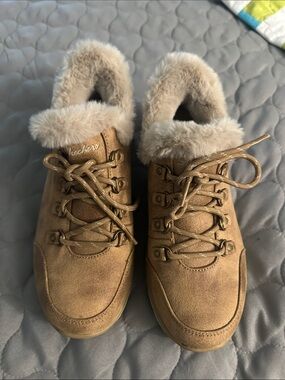 Skechers Tan Faux-Fur Lined Suede Lace-Up Shoes